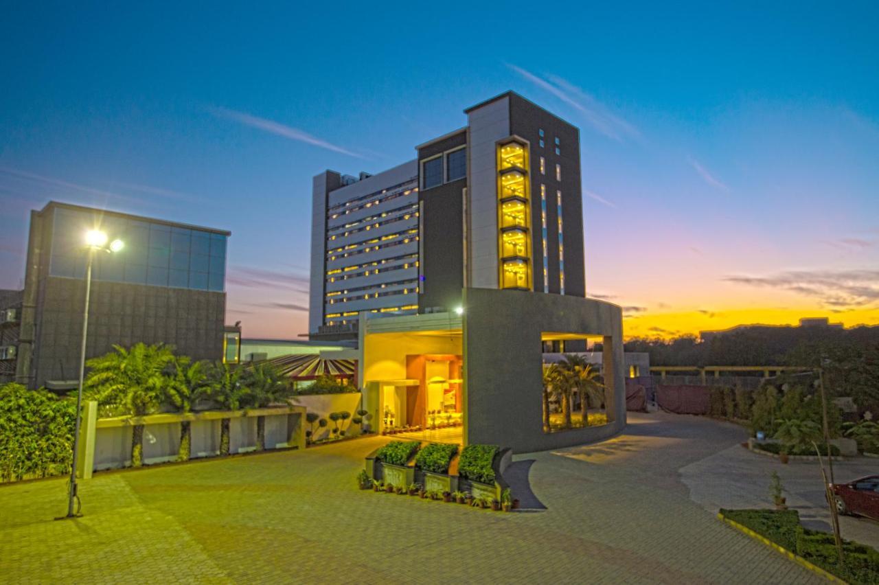 Hotel Kasturi Orchid Pāl Exteriör bild
