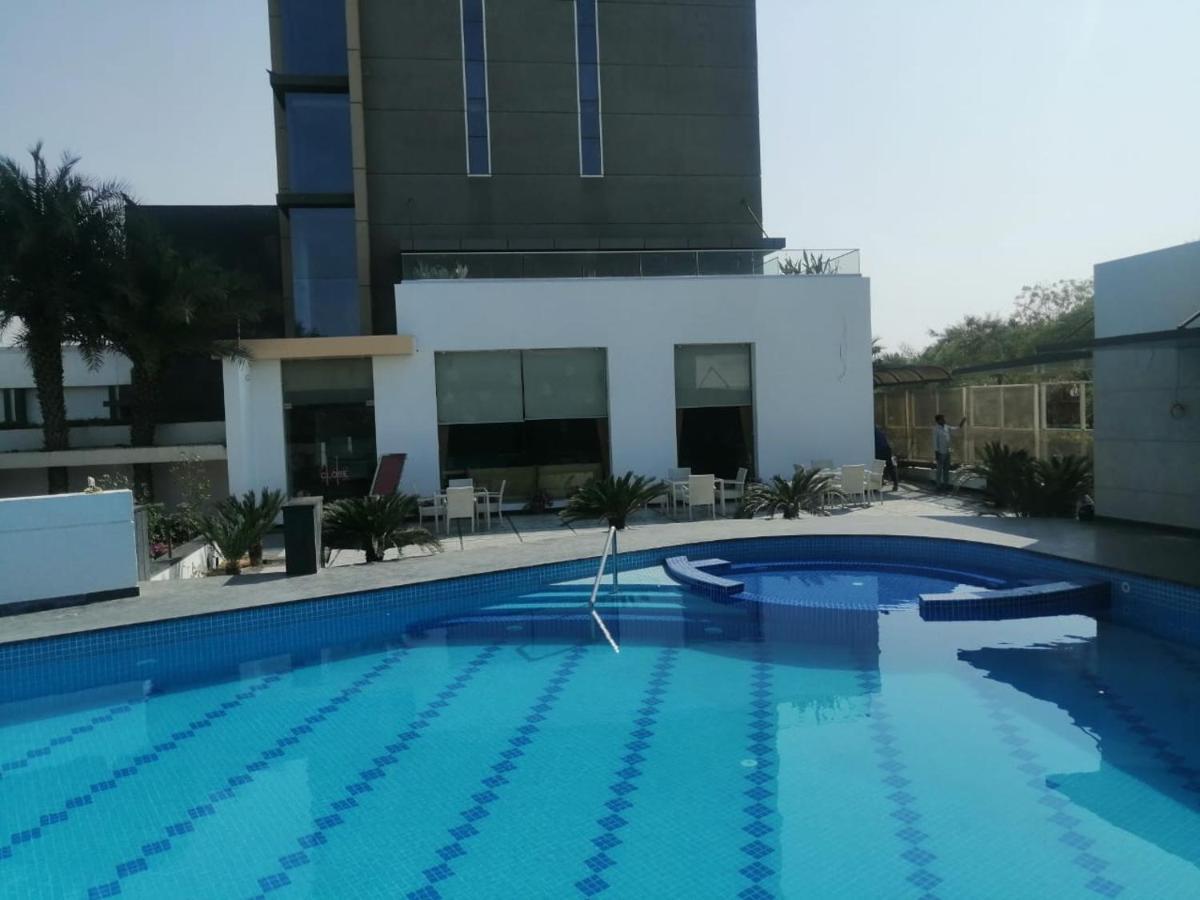 Hotel Kasturi Orchid Pāl Exteriör bild