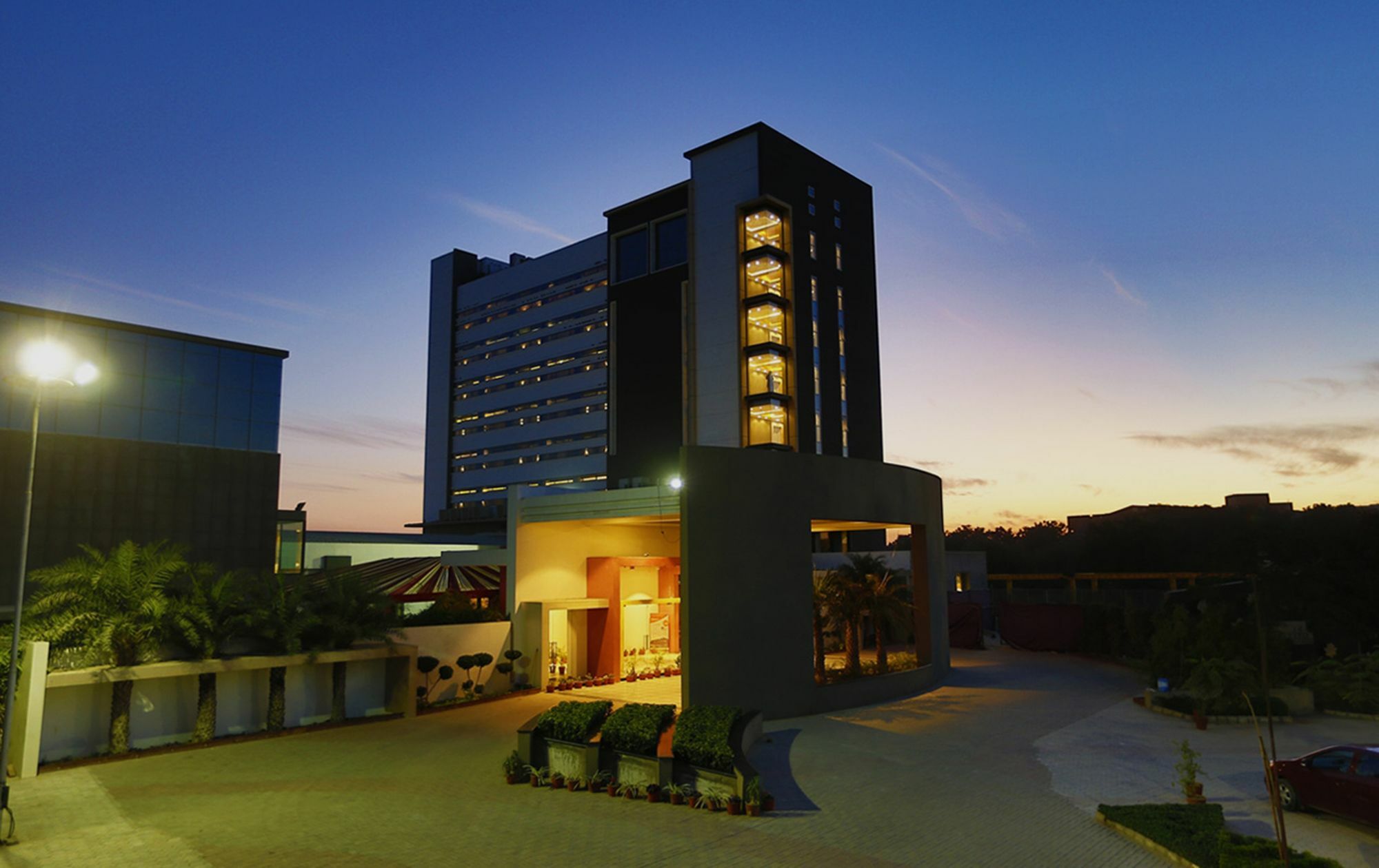Hotel Kasturi Orchid Pāl Exteriör bild